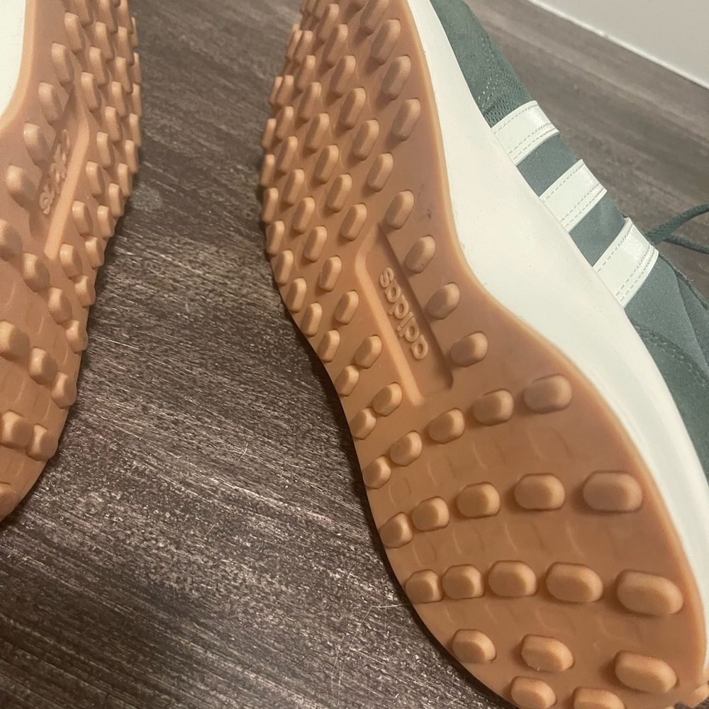 RARE ADIDAS FIND!!! LIKE NEW!!!Classic adidas driver style green with pink - Picture 8 of 15